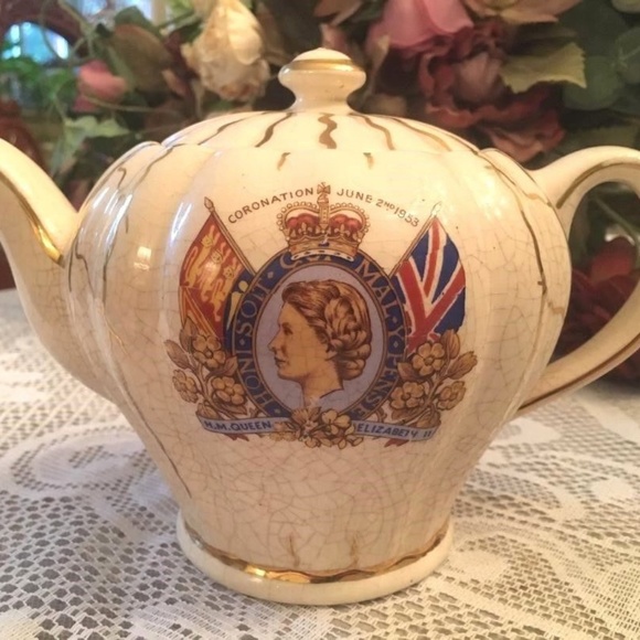 Vtg 1953 Sudlow's Queen Eliz. Coronation Teapot - Picture 5 of 6